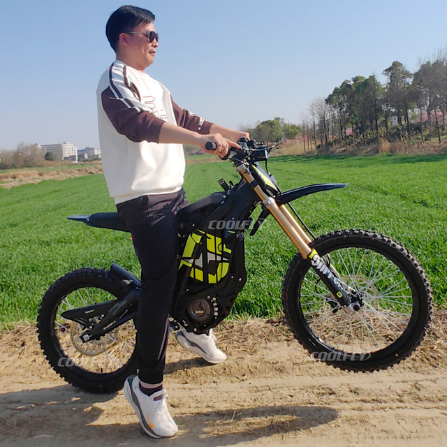 Surron Light Bee X 72V 10000W 35AH Samsung akkumul&aacute;toros elektromos dirt bike 2026-os leg&uacute;jabb kiad&aacute;s&uacute; fekete Ebike-kal