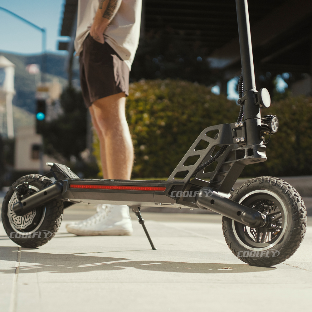 CF-D10-G2 48V 800-1200W Exquisite Wordmanship Light Offroad E-SCOOTER Single Motor Electric Scooter Foldable 